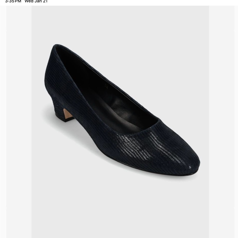 Vaneli Black Textured Heels 10 wide
